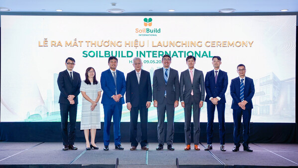 Para delegasi pada momen penting peluncuran Soilbuild International
